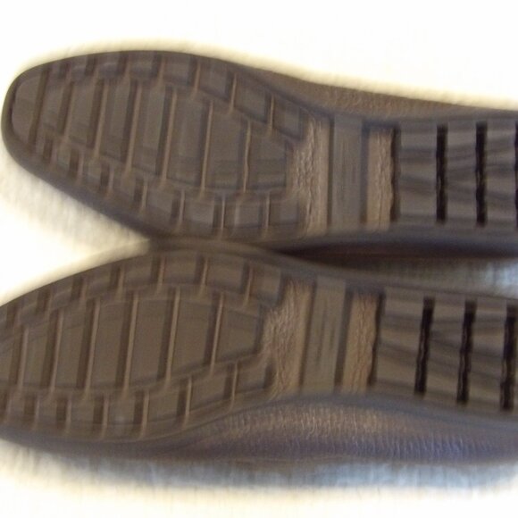 NEW IN BOX FERRAGAMO CANCUN Brown Calf Pebbled Leather Men Loafers. Size 6.5 EEE